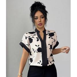 Blusa feminina preta com estampa floral