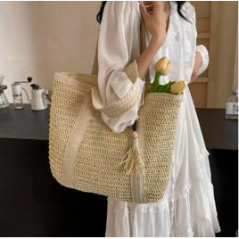 Bolsa Feminina De Palha Grande Luxo Praia Piscina Verão Cor Bege Desenho Do Tecido Lisa