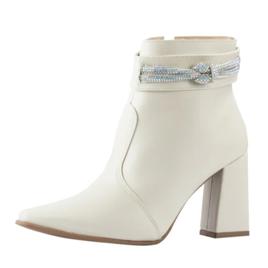 Bota Strass Bico Fino Lumiss Confort Off White