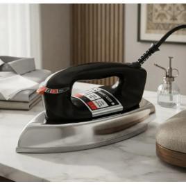 Ferro de Passar Roupa a Seco A Seco Black+decker cor preto prateado Vfa1110tm2