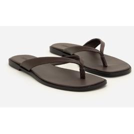 Rasteira Mule em Couro com Tiras Contrastantes Marrom