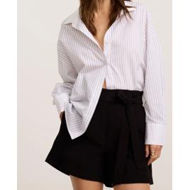 Short Clochard Alfaiatado em Viscose com Cinto Amarração Preto