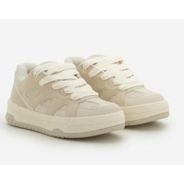 Tênis Casual com Sola Caixa e Cadarço Grosso Off White