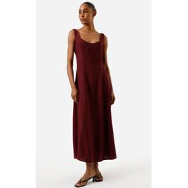 vestido midi evasê feminino com viscose e recortes vinho