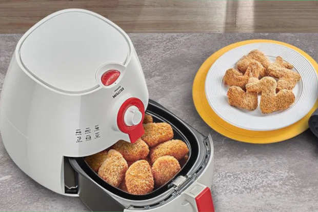 fritadeira airfryer philips walita com alimentos no interior