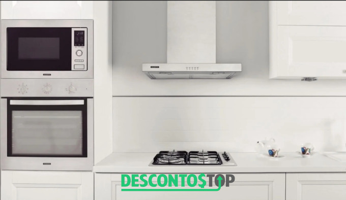 cupom desconto - captura de tela site Via Inox, cozinha em cores claras.