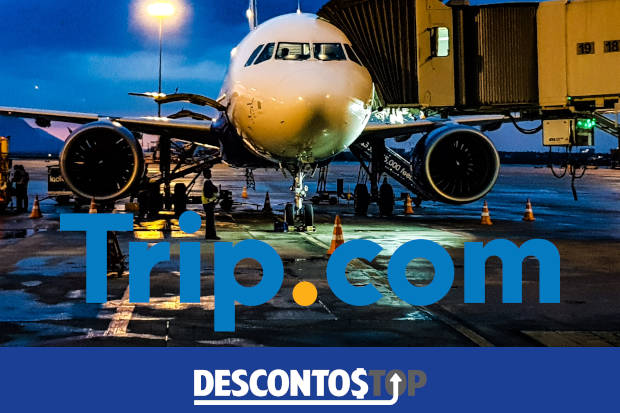 Imagem do embarque no avião, visto por fora. Adicionado depois a logo do Trip.com