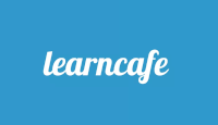 Logo Learncafe com letras na cor branca sobre um fundo azul.