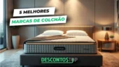 Imagem de um quarto moderno com cama de casal, iluminação aconchegante e colchão premium, destacando o texto "5 melhores marcas de colchão" e a logo do Descontos Top na parte inferior.