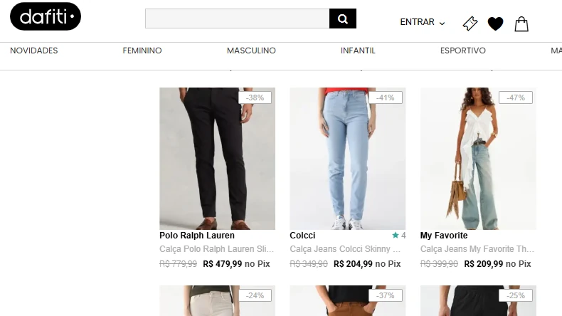 aptura de tela do Dafiti exibindo roupas femininas, com produtos como calças jeans e blusas.