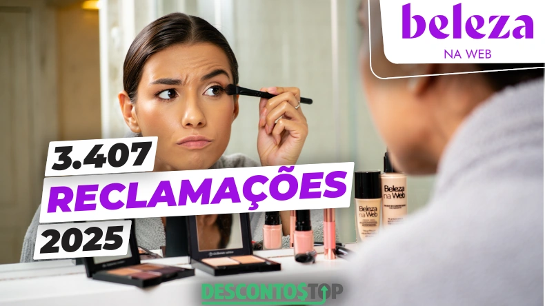 Mulher se maquiando com maquiagens da Beleza na Web. A logo da Beleza na web está no canto superior direito, o texto destacado diz "3407 reclamações 2025" e centralizado na parte de baixo está a logo do descontos top.
