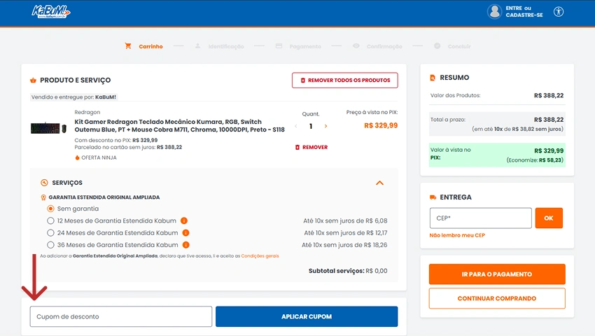 Página de carrinho de compras no site KaBuM!, mostrando o resumo do pedido de um kit gamer com teclado e mouse, campo para inserir cupom de desconto e opções de garantia estendida.