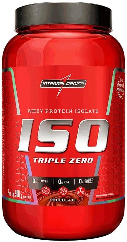 Pote vermelho de Whey Protein Isolate ISO Triple Zero da Integralmédica, sabor chocolate, destacando 0% glúten, gordura e açúcar adicionado, 900g.