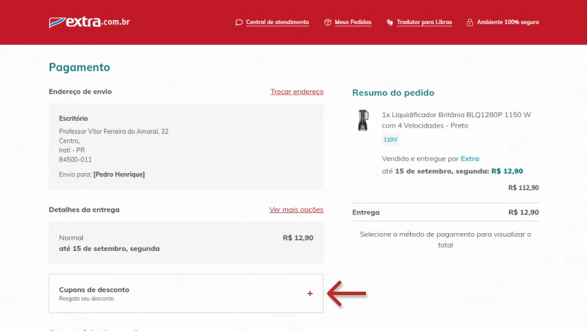 Página de pagamento do Extra com endereço de entrega preenchido, valor do frete de R$12,90 e seção de cupons de desconto destacada para o cliente adicionar código promocional.