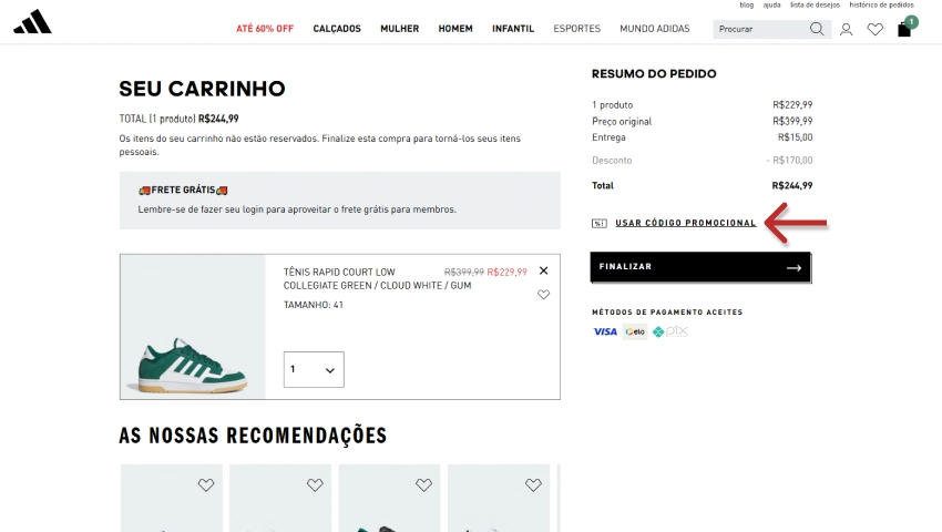 Página do carrinho de compras da Adidas, mostrando o resumo do pedido e uma seta vermelha apontando para a opção "USAR CÓDIGO PROMOCIONAL".