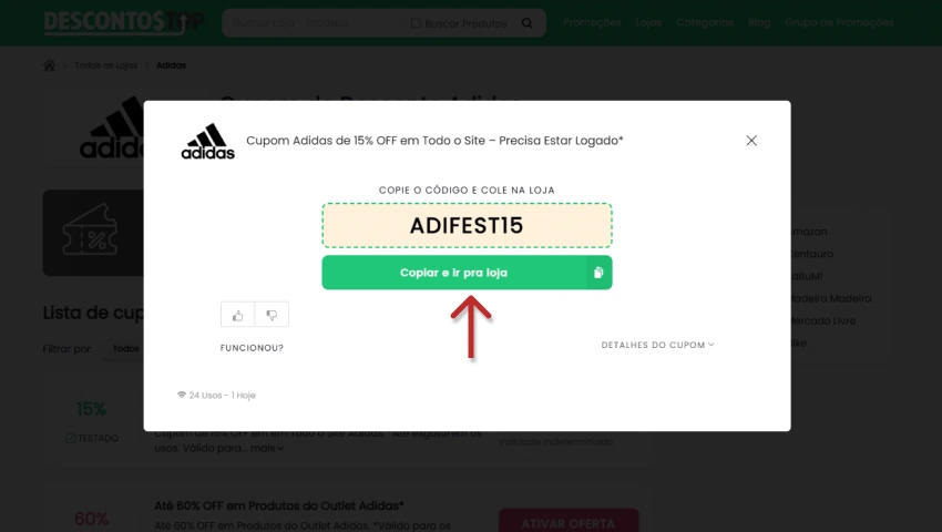 Pop-up exibindo o código de cupom em no Descontos Top, com uma seta vermelha indicando o botão "Copiar e ir pra loja"