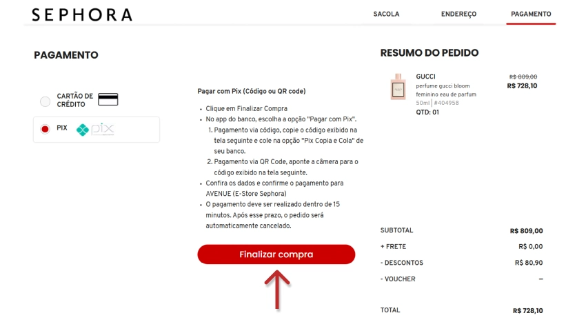 Imagem de uma tela de pagamento do site Sephora, destacando o botão 'Finalizar compra' em vermelho na parte inferior, com detalhes do pedido de perfume Gucci pour Femme Eau de Parfum e valor total de R$ 728,10.
