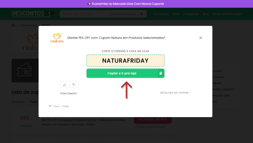 Janela pop-up exibindo o código de cupom Natura. Uma seta vermelha aponta para o botão 'Copiar e ir pra loja', demonstrando o passo para copiar o código de desconto.