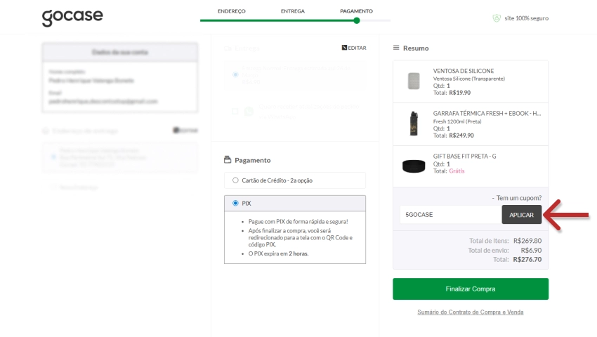 Imagem ilustrativa de um passo a passo de como usar um cupom de desconto na loja online Gocase, destacando o campo para colar o código Gocase e clicar em 'Aplicar' para obter desconto.