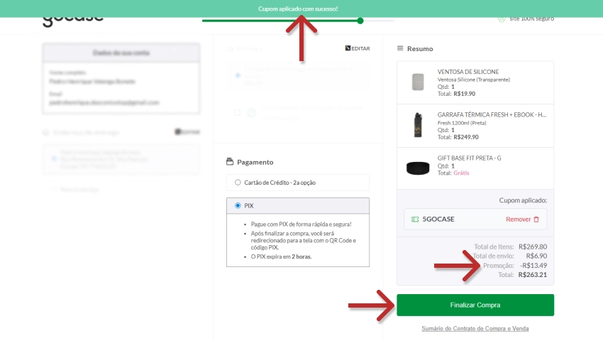 Imagem ilustrativa mostrando como aplicar um cupom de desconto ao finalizar a compra online, incluindo mensagem de confirmação, valor do desconto e botão de finalizar compra.