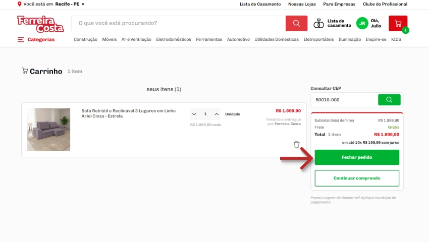 Imagem mostrando o passo de finalização da compra online, onde o usuário verifica os itens no carrinho e clica em 'Fechar pedido' para concluir a compra.